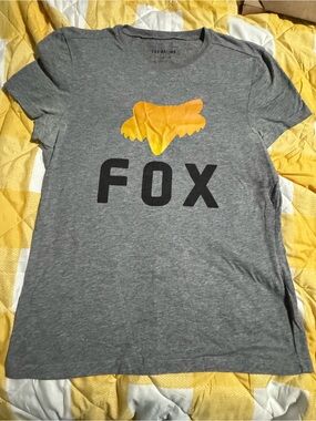 Fox Gray Short-Sleeve Tee with Yellow Fox Head